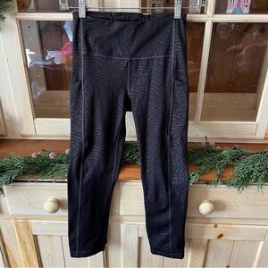 Athleta Ultimate Stash Pocket Embossed Capri Size XS TP